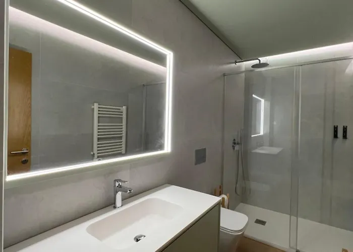 Casa De Lencastre, Refúgio Elegante Entre Tradição E Modernidade *