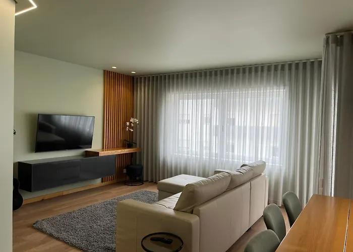 Casa De Lencastre, Refúgio Elegante Entre Tradição E Modernidade *